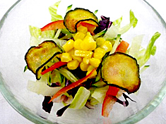 夏野菜の彩りサラダ