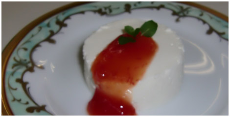 カリフラワーのムース・トマトソースの画像
